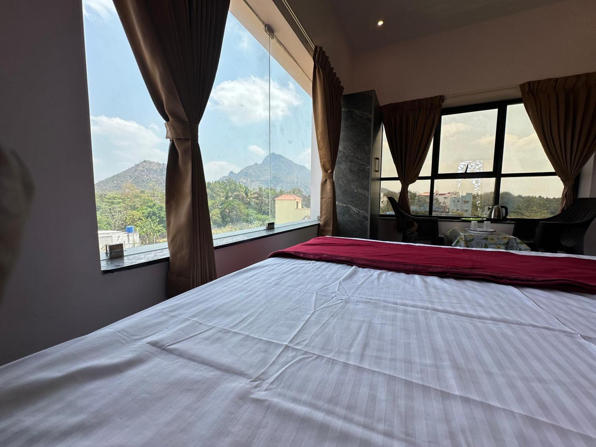 Om Lingeswaran Home Stay Tiruvannamalai Exterior photo